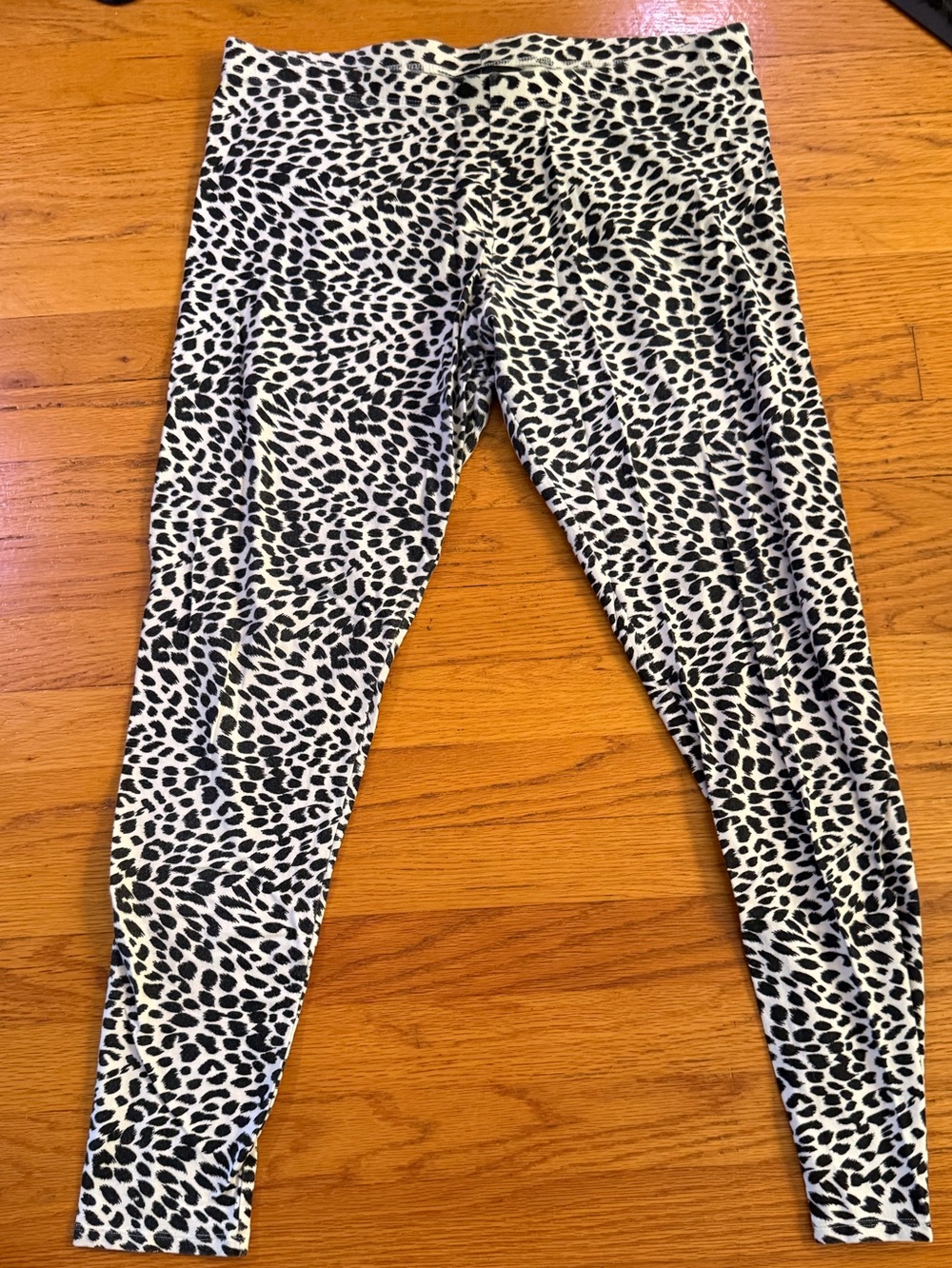 2 pairs of leggings grey La Senza leopard Moda International